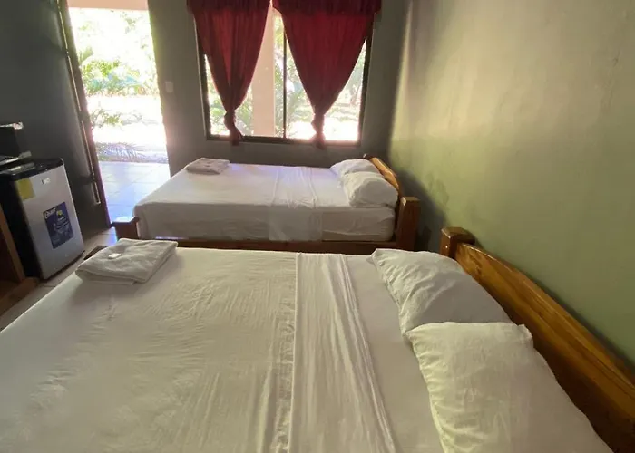 Pensión Cabinas La Casona Del Pirata *