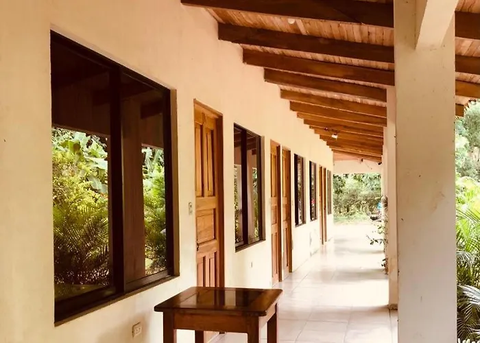 Cabinas La Casona Del Pirata Pensión La Cruz (La Cruz)