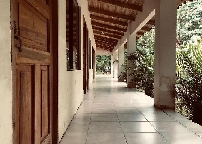 Cabinas La Casona Del Pirata Pensión *